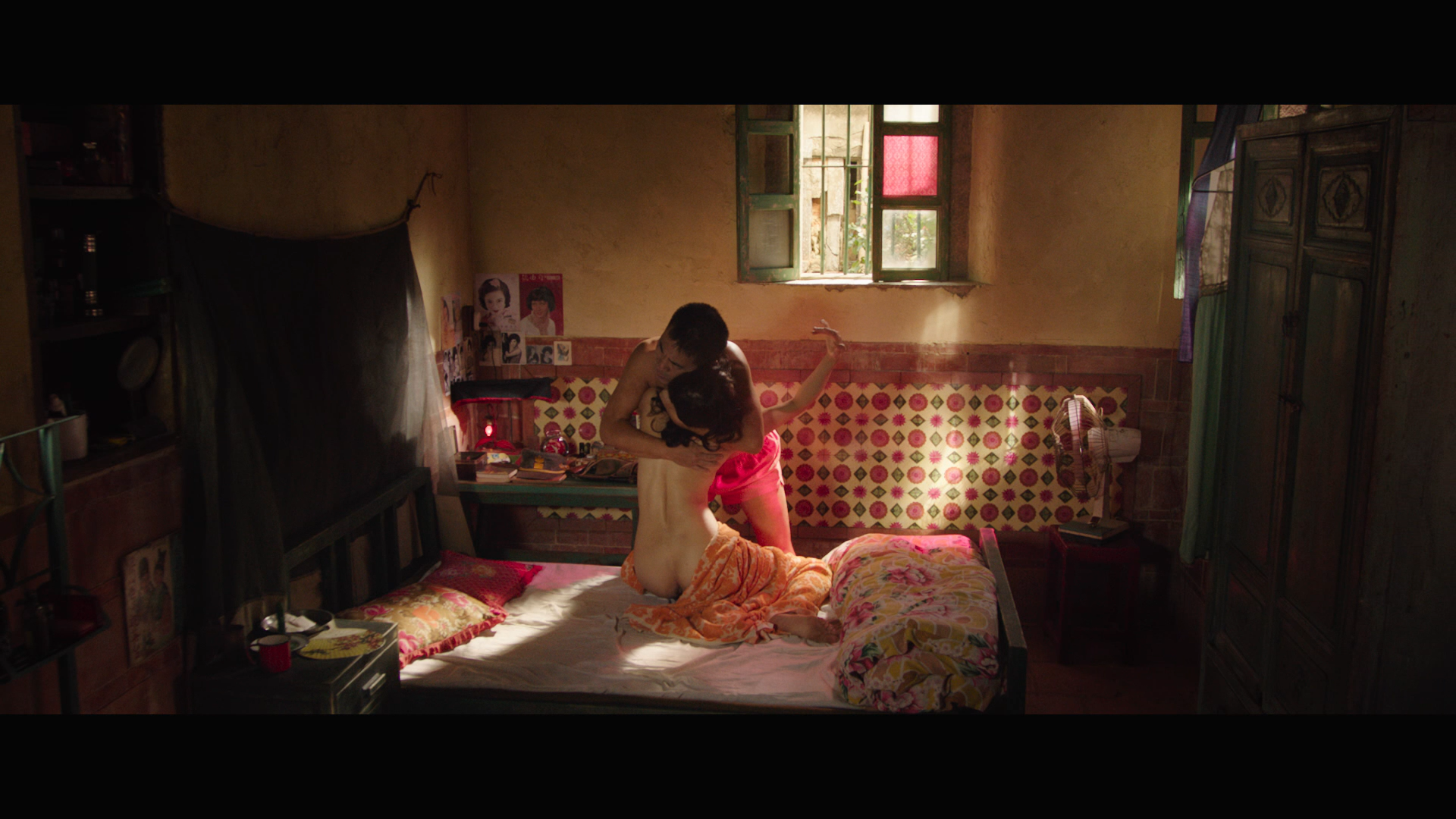Paradise.in.Service.2014.1080p.BluRay.REMUX.AVC.TrueHD.5.1-RARBG.mkv_snapshot_01.png